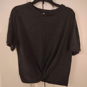 Tee shirt, faux knot